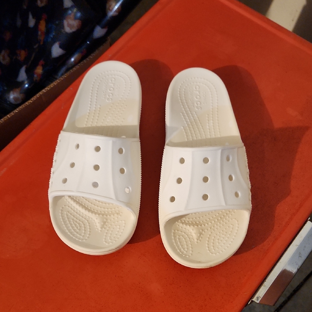 Crocs White Slip-on M5/W7